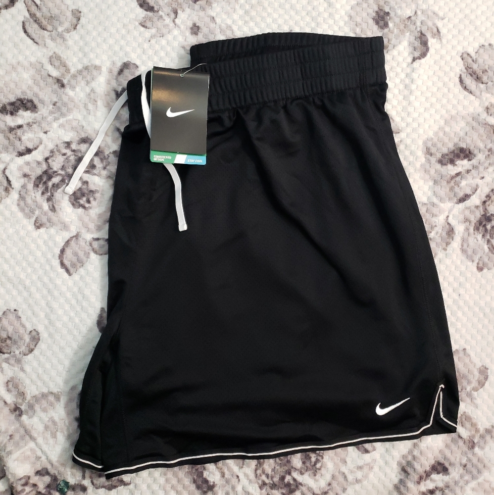 NIKE WOMAN SHORTS